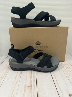 Clarks Arla Shore cloudsteppers.Washable sole .Velcro strap. 1.5”heel.NWT. Size7